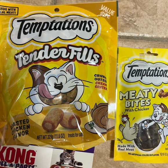 New cats toys and treats value $80 - Picture 7 of 11